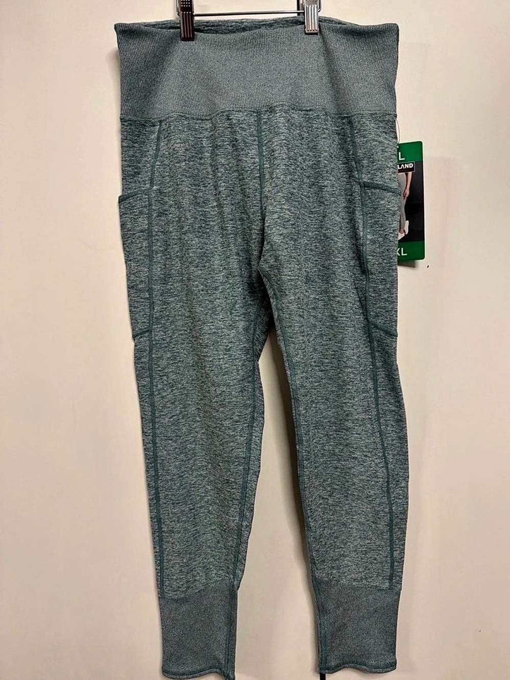 Kirkland Signature Ladies Brushed 7/8 Legging with Pocket Green Leggings NWT